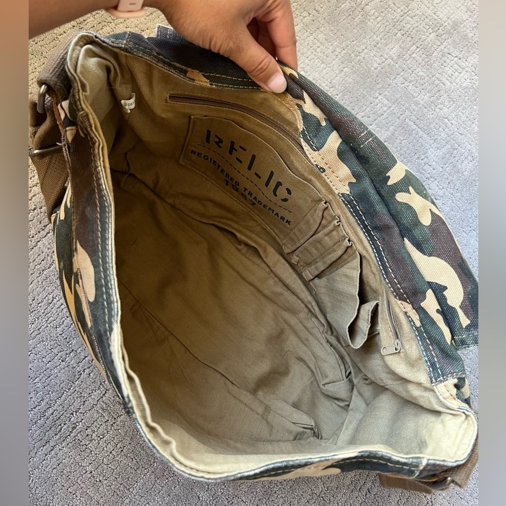 Relic Camouflage Messenger Bag - Picture 11 of 16